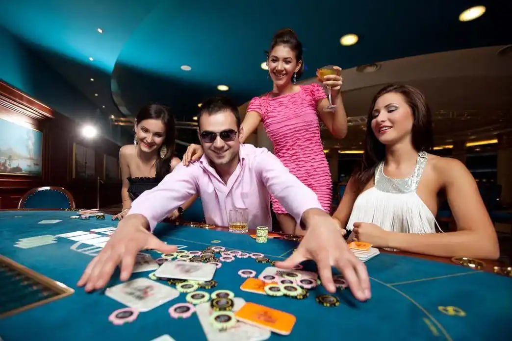 Gulungan permainan Fa Cai Shen Deluxe di viatogel menampilkan simbol kekayaan dan fitur bonus